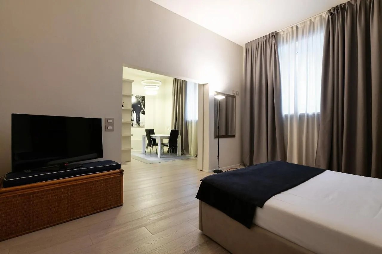 La Chambre Milano Guest House  Milan