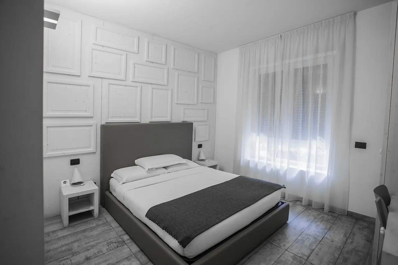 La Chambre Milano Guest House  Milan